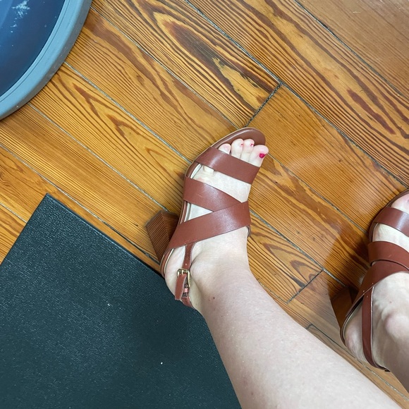 Cole haan cushioned heels sz 6.5 - Picture 3 of 12